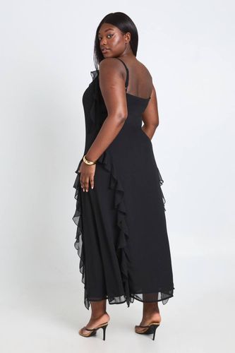 Robe Longue En Mousseline À Volants Grande Taille | Taille 48 - boohoo - Modalova