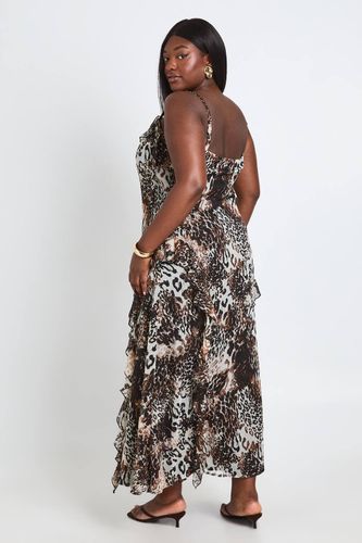 Robe Maxi En Mousseline À Volants Imprimé Léopard Grande Taille | Taille 48 - boohoo - Modalova