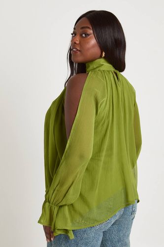 Blouse Drapée Grande Taille En Mousseline Col Licou Manches Longues | Taille 48 - boohoo - Modalova
