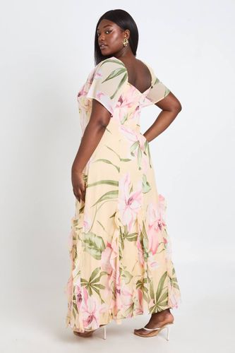 Robe Maxi Grande Taille À Volants En Mousseline Fleurie Avec Manches Bouffantes | Taille 48 - boohoo - Modalova