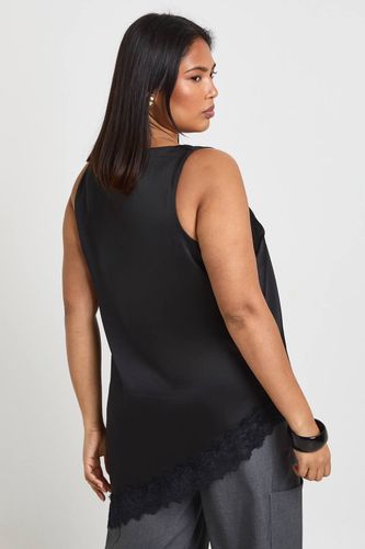 Top Caraco Grande Taille À Encolure Dégagée Et Ourlet Asymétrique | Taille 48 - boohoo - Modalova