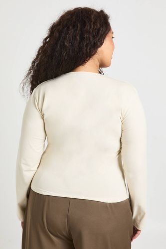 Haut Grande Taille À Manches Longues Et Encolure Carrée Basique | Taille 48 - boohoo - Modalova