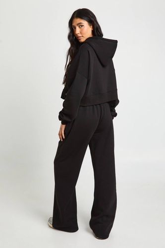 Ensemble de Jogging 3 Pièces à Casynthétiqueche avec Crop Top et Détails de Coutures Tall | Taille Medium - boohoo - Modalova