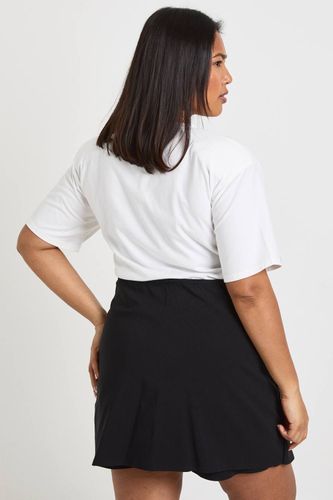Jupe-short Bengaline Grande Taille Avec Détails De Finition | Taille 48 - boohoo - Modalova