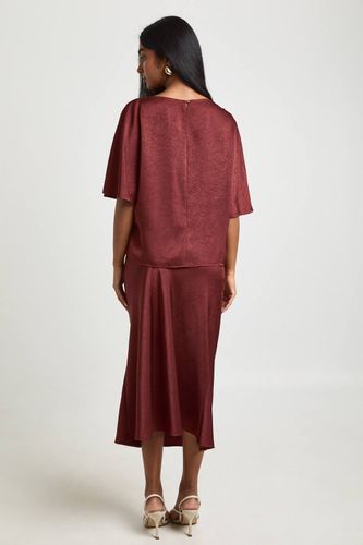 Jupe Mi-longue Portefeuille En Satin Texturé | Taille 44 - boohoo - Modalova