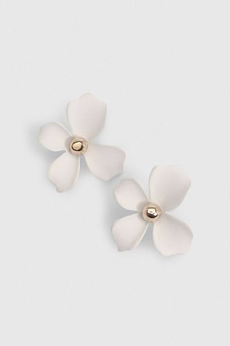 Boucles D'oreilles Clous Florales Blanches - boohoo - Modalova
