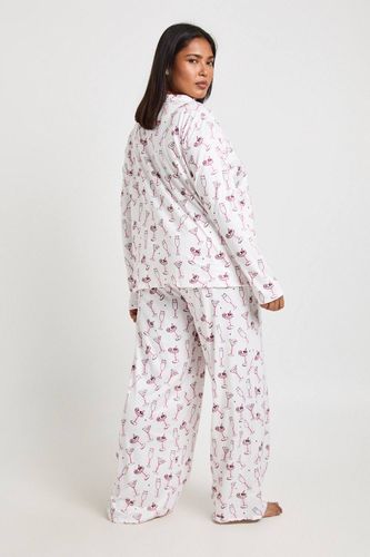 Ensemble Pyjama Grande Taille Imprimé Nœuds et Cocktails Haut Manches Longues & Pantalon | Taille 48 - boohoo - Modalova