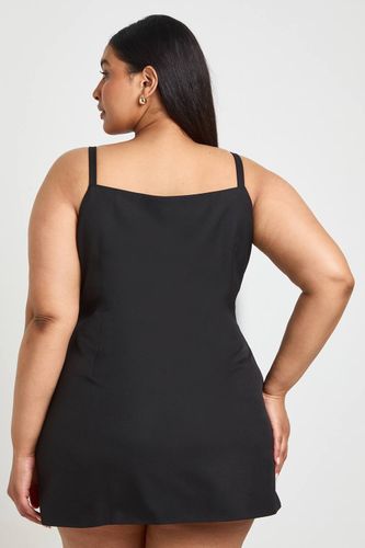 Robe Gilet Grande Taille À Boutons Dorés | Taille 48 - boohoo - Modalova