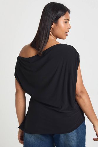 Haut Grande Taille Asymétrique à Épaules Dénudées | Taille 48 - boohoo - Modalova