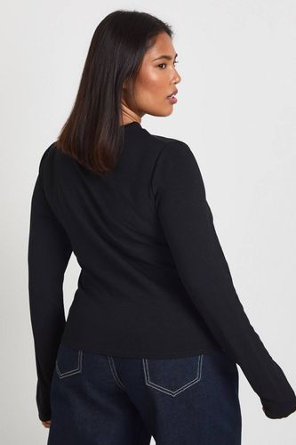 Haut Grande Taille Côtelé À Manches Longues Avec Découpe Et Détail Doré | Taille 48 - boohoo - Modalova
