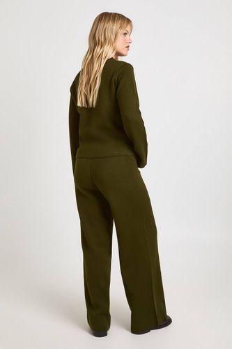 Ensemble Petite Haut Col Boutonné Et Pantalon Droit Coordonné | Taille Medium - boohoo - Modalova