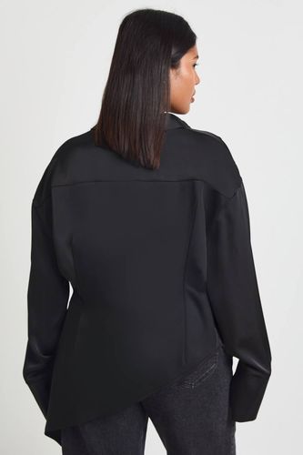 Chemisier Col Bénitier En Satin Grande Taille | Taille 48 - boohoo - Modalova