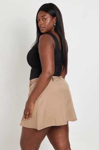 Jupe-short Mini En Crêpe Grande Taille Avec Ceinture Tressée | Taille 48 - boohoo - Modalova