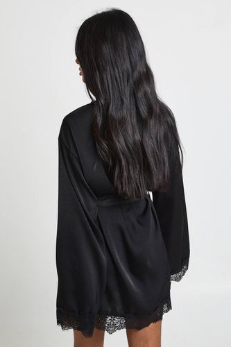 Robe Mini En Satin Avec Détails En Dentelle De Mariée | Taille 40 - boohoo - Modalova