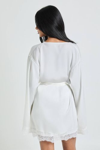 Mini Déshabillé En Satin De Mariée Avec Détails En Dentelle | Taille 44 - boohoo - Modalova