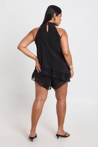 Haut Asymétrique Plissé Avec Bordure En Dentelle Grande Taille | Taille 52 - boohoo - Modalova