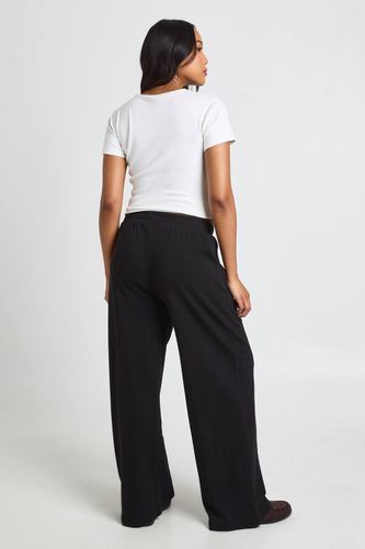 Pantalon De Grossesse Côtelé Basique À Jambe Droite | Taille 44 - boohoo - Modalova