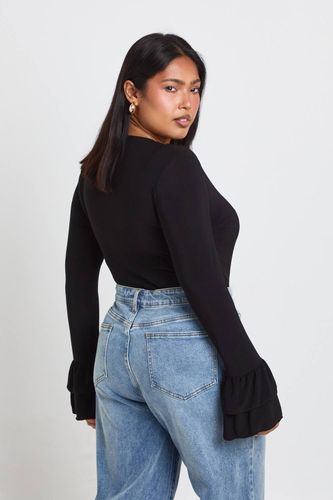 Body Grande Taille À Manches Longues Avec Poignets À Volants | Taille 48 - boohoo - Modalova