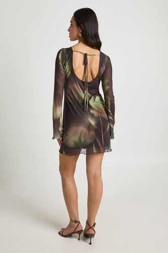 Robe Courte À Manches Évasées En Maille Florale | Taille 44 - boohoo - Modalova