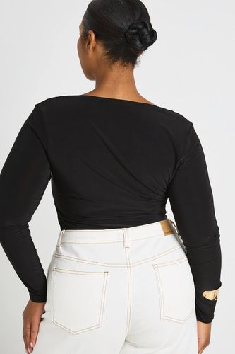 Haut Grande Taille À Manches Longues En Tissu Slinky Double Couche Et Encolure Carrée | Taille 48 - boohoo - Modalova