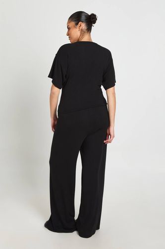 Ensemble Grande Taille Top Ample Taille Cintrée Et Pantalon Large | Taille 48 - boohoo - Modalova