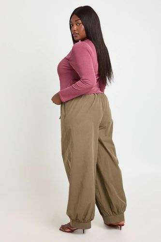 Haut Grande Taille À Manches Longues Double Épaisseur Avec Détail Torsadé | Taille 48 - boohoo - Modalova