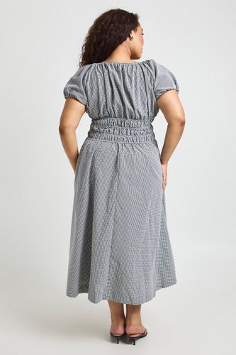 Robe Mi-longue Grande Taille À Taille Froncée Et Motif Vichy | Taille 48 - boohoo - Modalova