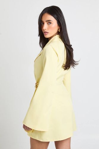 Robe Blazer Cintrée À Détail Boucle Et Ceinture Nouée À La Taille | Taille 44 - boohoo - Modalova