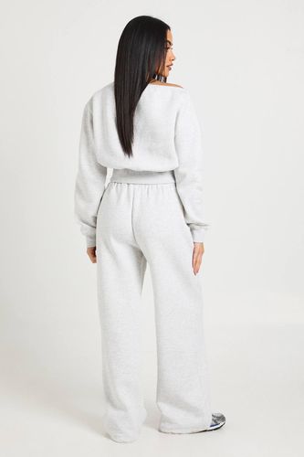 Ensemble De Jogging Épaules Dénudées Imprimé 98 À Jambes Droites | Taille XS - boohoo - Modalova