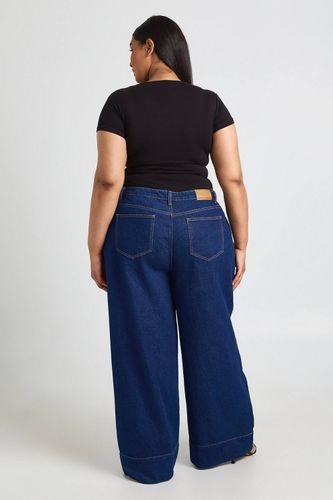 Body Grande Taille À Manches Courtes Et Col Rond | Taille 48 - boohoo - Modalova