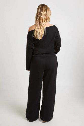 Ensemble De Jogging Petite Taille Taille Cintrée Épaules Dénudées Jambes Droites | Taille Medium - boohoo - Modalova