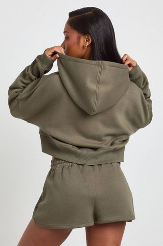 Ensemble De Survêtement 3 Pièces Petite Avec Crop Top, Short Et Veste Zippée À Ourlet Profond | Taille Medium - boohoo - Modalova