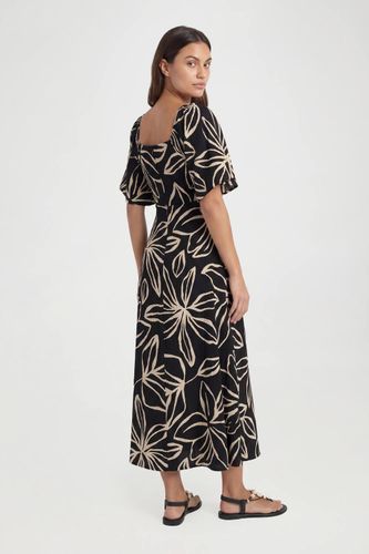 Robe Midaxi À Imprimé Floral Texturé Et Manches Volumineuses Pour Grande Taille | Taille 44 - boohoo - Modalova