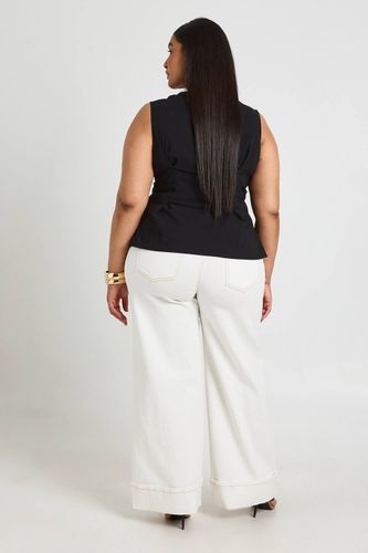 Haut Grande Taille Sans Manches En Bengaline Avec Taille Cintrée | Taille 48 - boohoo - Modalova