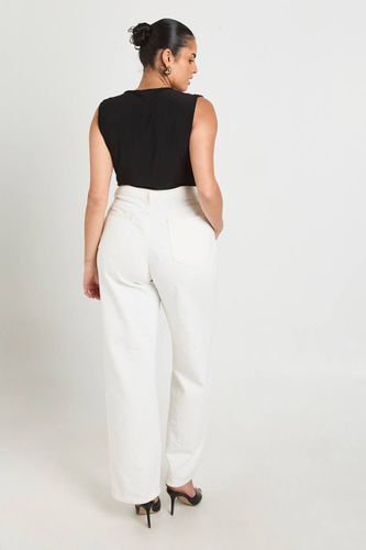 Body Grande Taille Slinky Froncé À Encolure En V | Taille 48 - boohoo - Modalova