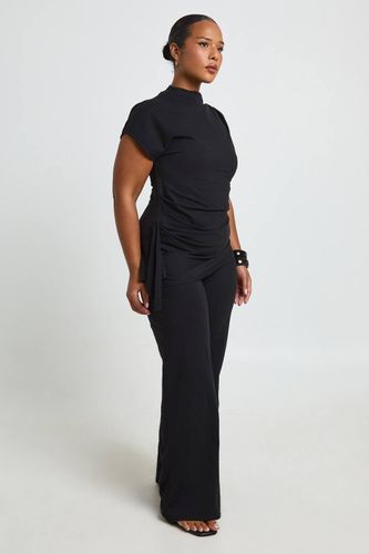 T-shirt Grande Taille À Col Montant Intégré, Taille Cintrée Et Détail Drapé Sur Le Côté | Taille 48 - boohoo - Modalova