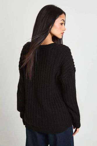 Synthétiquell En Maille Côtelée Col V Avec Insertion Dentelle | Taille Medium - boohoo - Modalova