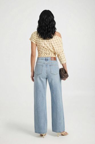T-shirt À Pois Épaules Dénudées | Taille 44 - boohoo - Modalova