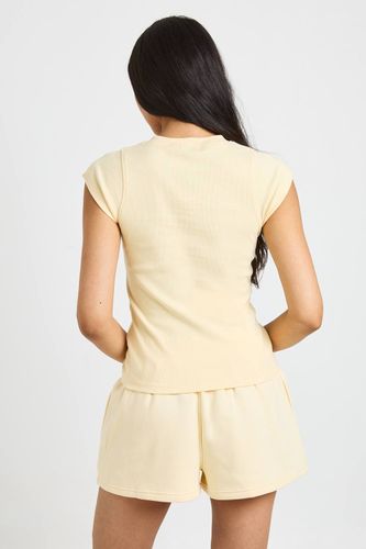 Ensemble Survêtement Tall Côtelé Avec Haut À Manches Courtes Boutonné Et Short | Taille XL - boohoo - Modalova