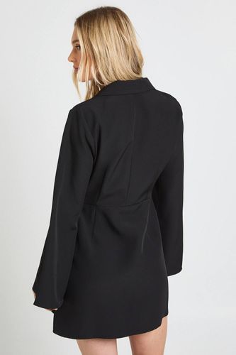Robe Blazer Cintrée Petite Taille Avec Détail Boucle Et Ceinture À Nouer | Taille 44 - boohoo - Modalova