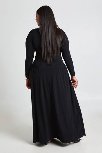 Robe Maxi Grande Taille À Manches Longues Et Fronces Souples | Taille 48 - boohoo - Modalova