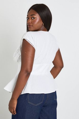 Haut Smocké Grande Taille Avec Détails De Dentelle Tissée | Taille 48 - boohoo - Modalova