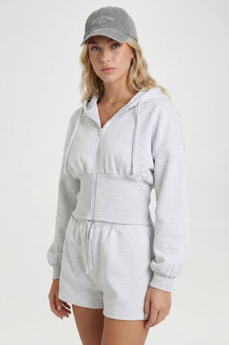 Ensemble De Survêtement Court À Casynthétiqueche Zippé Avec Taille Cintrée | Taille Medium - boohoo - Modalova