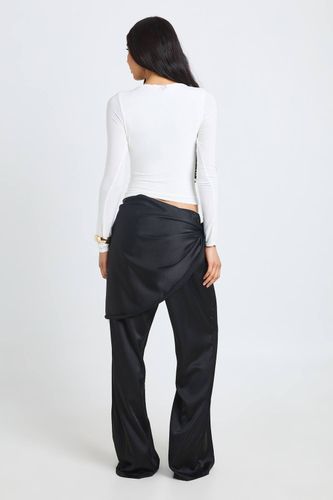 Pantalon Large En Satin À Taille Haute Avec Ceinture Nouée | Taille 46 - boohoo - Modalova