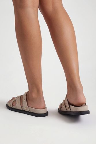 Sandales Mules À Semelle Anatomique En Synthétique Avec Détails Cloutés Coupe Large | Taille 40 - boohoo - Modalova