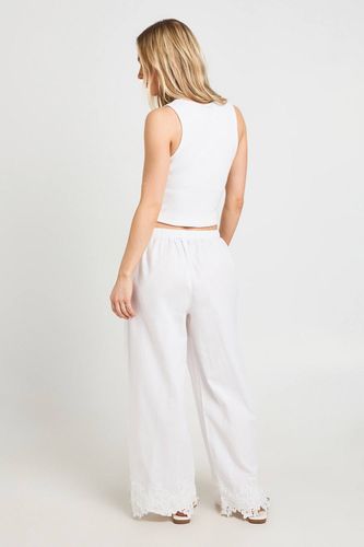 Pantalon Large Petite Avec Bordure Brodée | Taille 44 - boohoo - Modalova