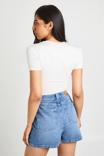 Top Court Basique À Manches Courtes Et Col Rond Pour Grandes Tailles | Taille 46 - boohoo - Modalova