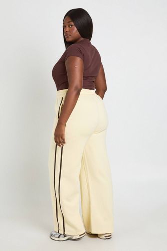 Jogging Grande Taille À Jambes Larges Avec Bandes Latérales | Taille 48 - boohoo - Modalova