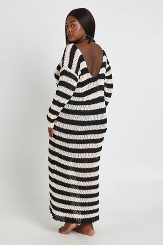 Robe De Plage Maxi Grande Taille En Crochet Avec Dos Échancré | Taille 24-26 - boohoo - Modalova