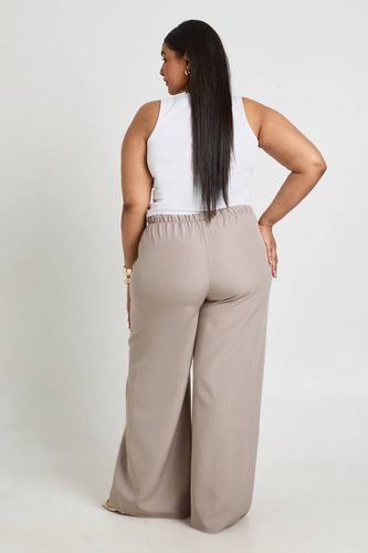 Pantalon Grande Taille À Jambes Larges Avec Taille Élastiquée Et Cordon De Serrage Tissé | Taille 48 - boohoo - Modalova